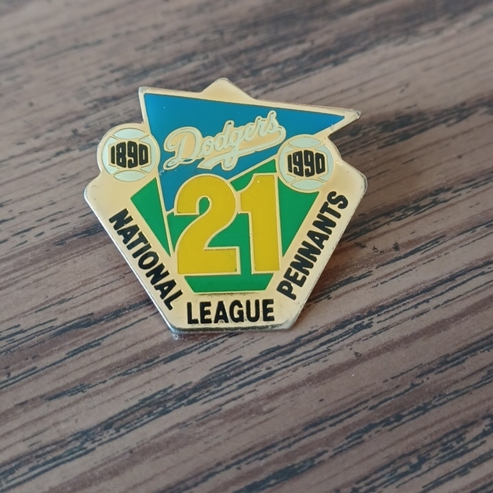 1990 Dodger 100th Unocal pin